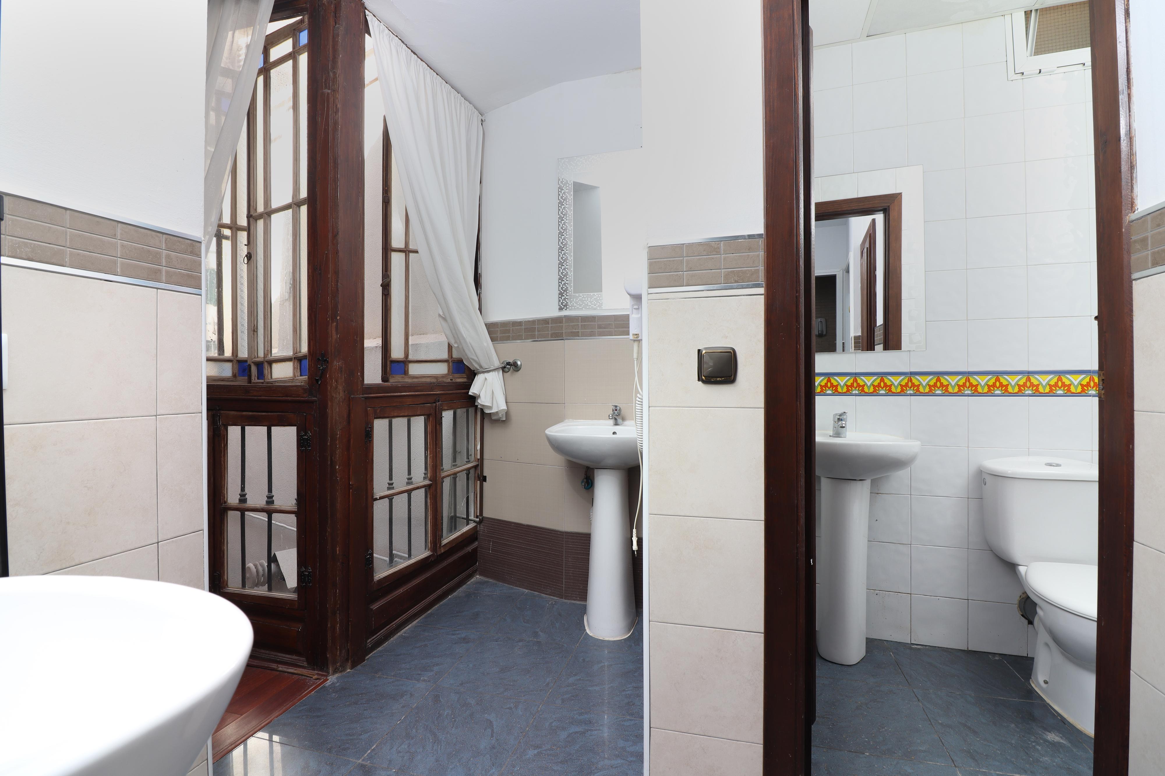 Feel Center Albergue *