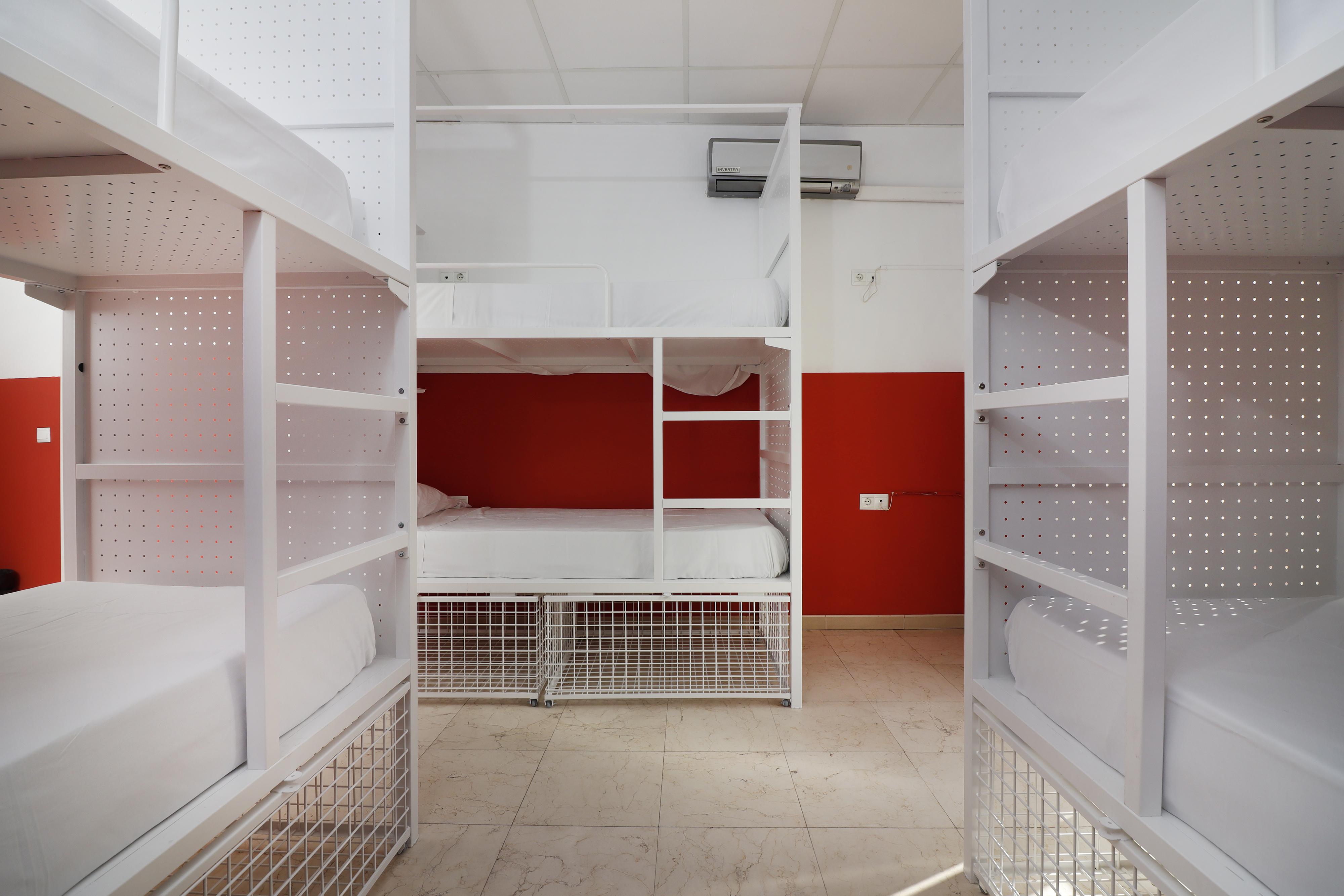 Albergue Feel Center *