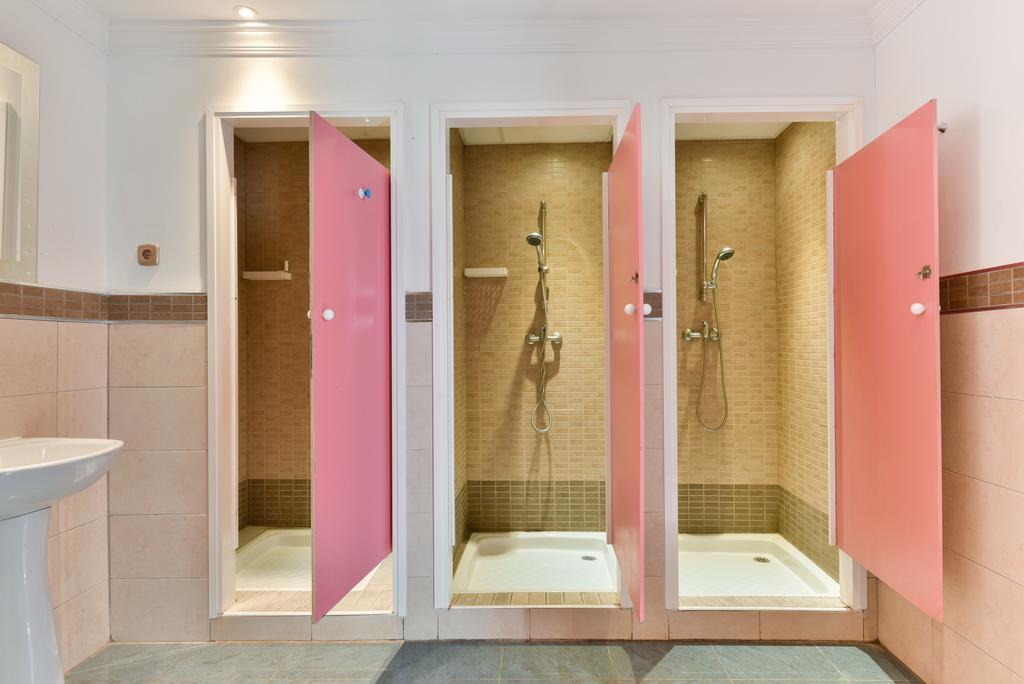 Albergue Feel Center *